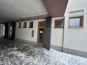 Moderní toalety v Třešti obstály. I po měsících jsou podle starosty jako nové