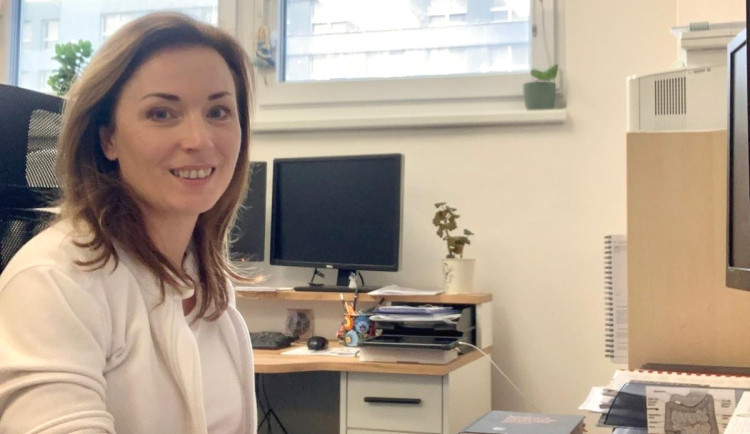 Léky si někdy navzájem nesednou. V Jihlavě je teď hlídá nové oddělení