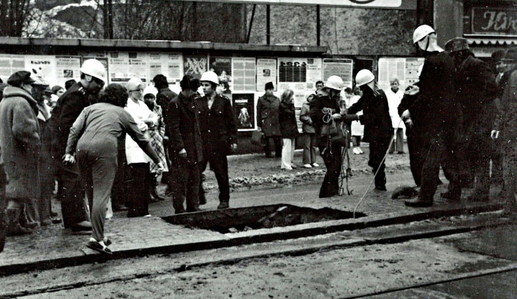 Půl století od děsivé tragédie. Pod Brňankou se propadl chodník, zmizela v podzemí