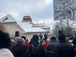 ON-LINE: V místnosti je lev. V Jihlavě přišly podpořit prezidenta stovky lidí
