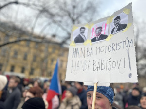 ON-LINE: V místnosti je lev. V Jihlavě přišly podpořit prezidenta stovky lidí