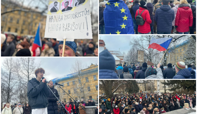 FOTO, VIDEO: Podpora prezidenta. Podívejte se na atmosféru při demonstraci v Jihlavě