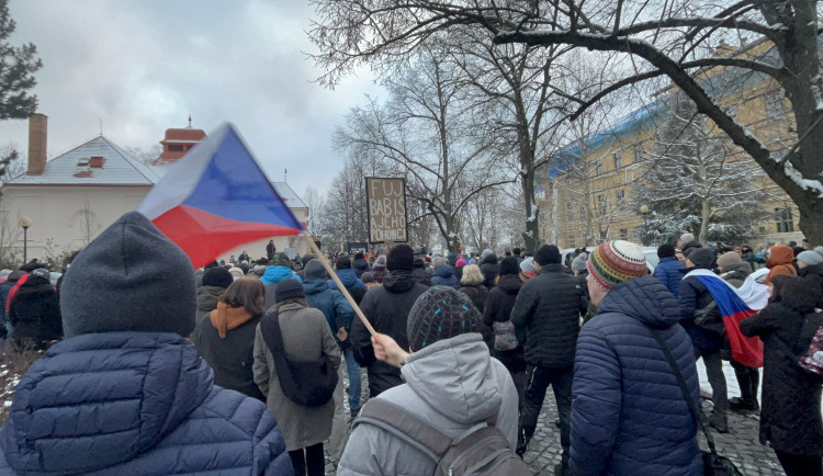 Co si o sérii demonstrací na podporu prezidenta myslí čtenáři Jihlavské Drbny?