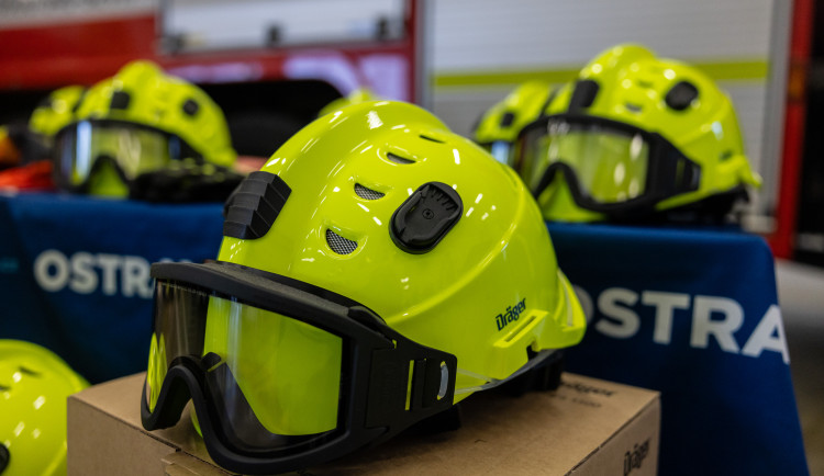 Nafukovací čluny i speciální nepromokavé obleky. Ostrava posiluje dobrovolné hasiče