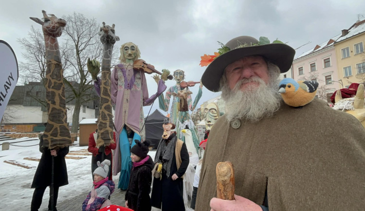 FOTO + VIDEO: Jihlavské ulice žijí Masopustním průvodem, zapojily se desítky masek
