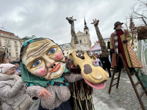 FOTO + VIDEO: Jihlavské ulice žijí Masopustním průvodem, zapojily se desítky masek
