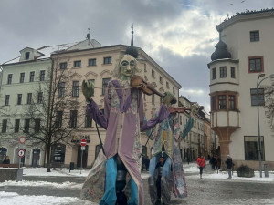 FOTO + VIDEO: Jihlavské ulice žijí Masopustním průvodem, zapojily se desítky masek