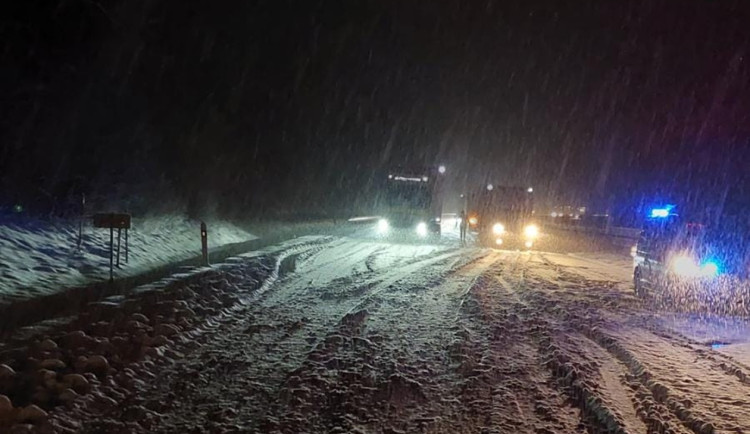 Kalamitní stav: Dálnice D1 je na Vysočině zablokovaná z důvodu počasí