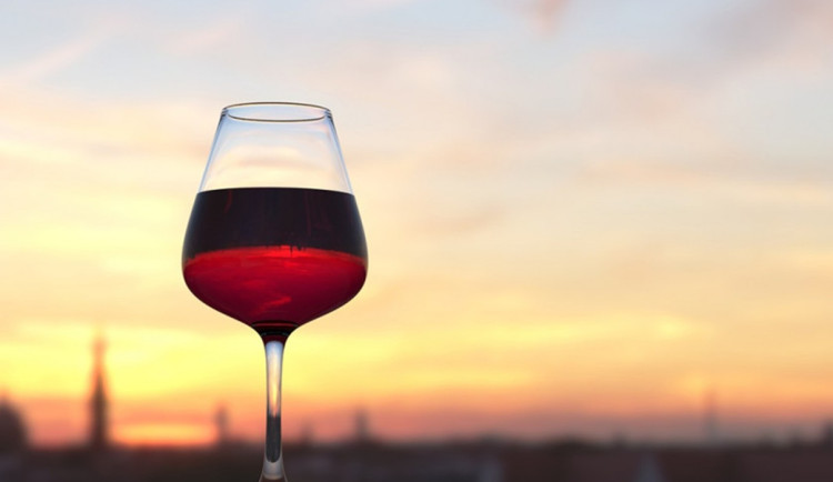 Žena se v Jihlavě pokusila o krádež vína, o hodinu později už měla přes tři promile