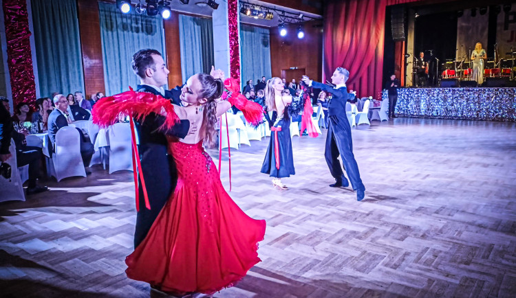 První Jihlavský ples odstartoval novou tradici, DKO se proměnilo v plesový sál plný lesku