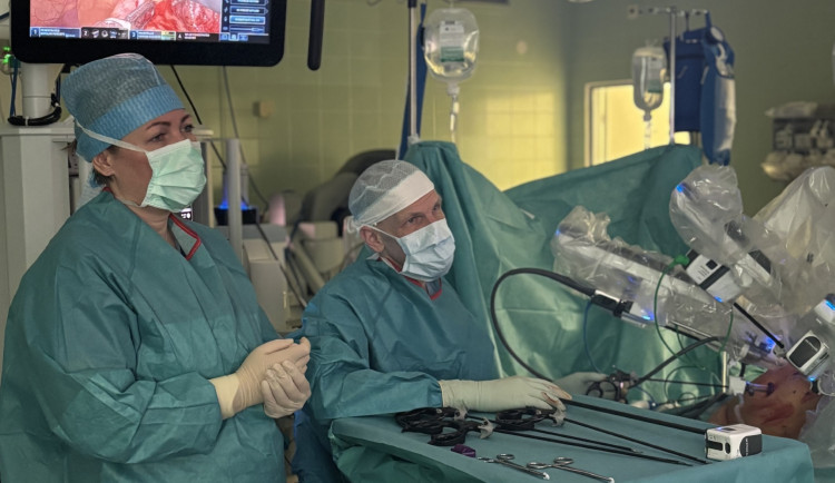Menší jizvy, kratší hospitalizace. Robot v Jihlavě už pomohl stovkám pacientů. Foto: Se svolením Nemocnice Jihlava