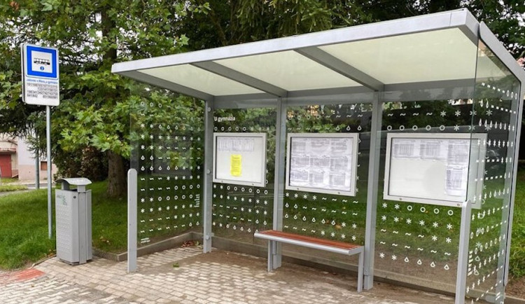 V Jablonci vymění dalších devět čekáren na zastávkách za čtyři miliony