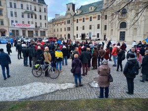 ON-LINE: „Stojíme za Ukrajinou“. Jihlava si dnes připomíná začátek války