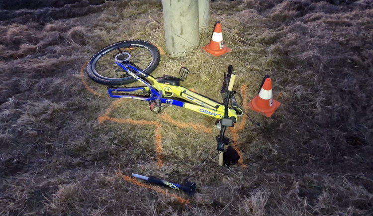 Po střetu s autem u Lipovce zemřel cyklista, policisté žádají svědky o pomoc