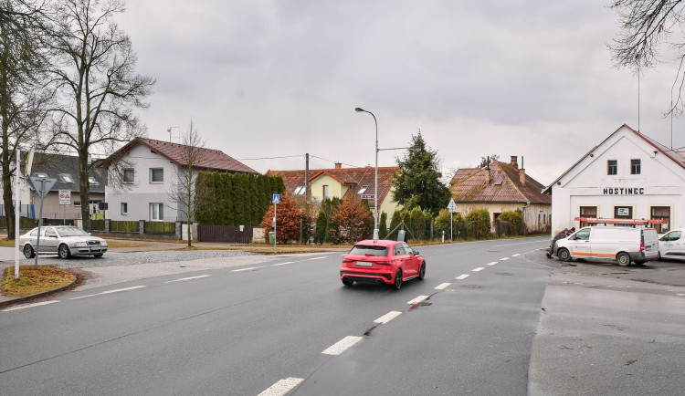 Chodci v hradeckých Svinarech se dočkají nového přechodu a chodníků