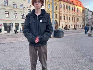 Pokud to bude potřeba, nebojíme se svolat lidi, říká sedmnáctiletý Michael Hugo