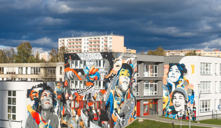 Z pohraničí se stává galerie pod širým nebem. Na Karvinsku vznikají krásné muraly