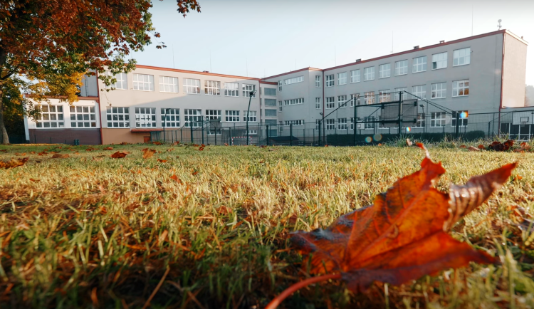 Ředitelka humpolecké ZŠ, kde podalo 19 učitelů výpověď, rezignovala