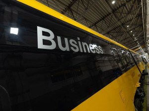 Žluté vlaky propojí Jihlavu s Prahou, první už je na zkušební dráze