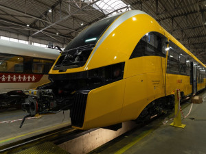 Žluté vlaky propojí Jihlavu s Prahou, první už je na zkušební dráze