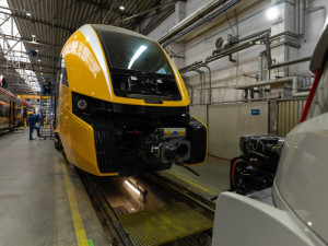 Žluté vlaky propojí Jihlavu s Prahou, první už je na zkušební dráze