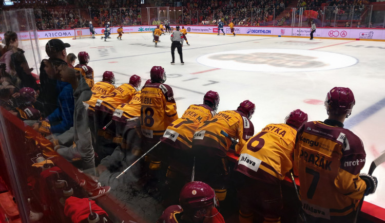 VIDEO: V Horácké aréně se děti snaží o rekord. Junioři Dukly vyzvali Kometu