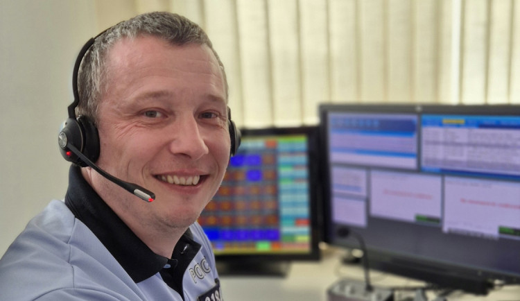 Další podvod byl odhalen včas. Manželka a policista zachránili muži úspory