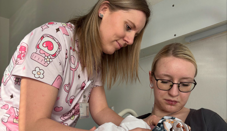 Sdílení, rady i podpora. V jihlavské nemocnici startují setkání pro maminky