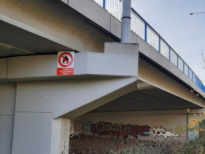 FOTO: Oprava mostu v Třebíči stála přes 100 tisíc. Takto ho poškodili čtyři bezdomovci