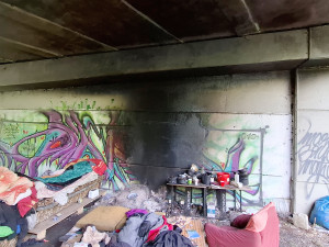 FOTO: Oprava mostu v Třebíči stála přes 100 tisíc. Takto ho poškodili čtyři bezdomovci