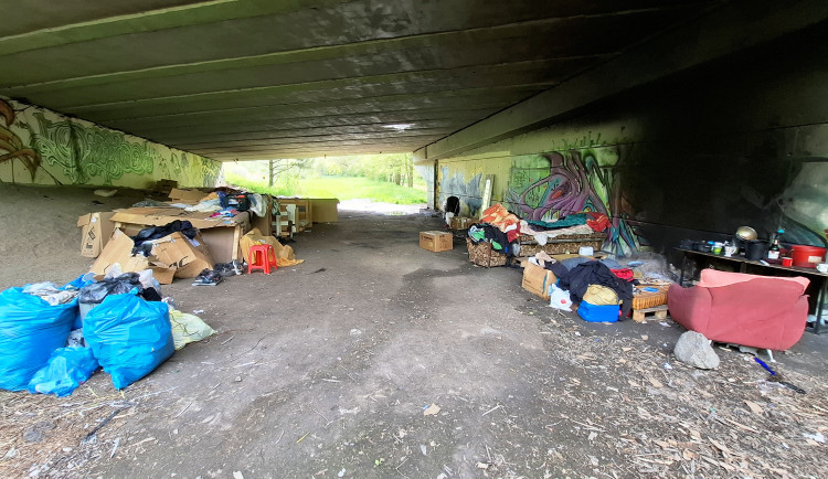 Oprava mostu v Třebíči stála přes 100 tisíc. Takto ho poškodili lidé bez domova