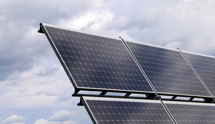 Město Přibyslav osadí fotovoltaické panely na radnici, školu a na kulturní dům