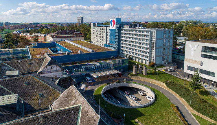 Muž vzal na urgentním příjmu v Olomouci nůžky a vyhrožoval lékařům zabitím. Agrese přibývá