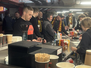 FOTO: Ceny v Horácké aréně jsou při play-off lidové. Pivo stojí stejně jako chipsy