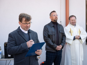 Slavnostní požehnání a otevření nového farního domu sv. Anežky v Myslibořicích. Foto: Lukáš Malotín - Člověk a víra