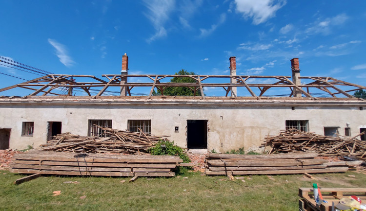 Rozsáhlá přestavba proměnila původní faru v nový domov pro potřebné. Foto: Biskupství brněnské