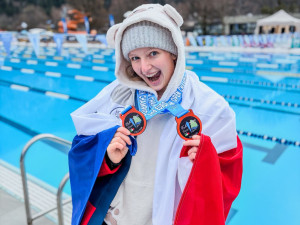 FOTO: Sama vyrazila do Skandinávie plavat v ledové vodě. Andrea Klementová má řadu medailí