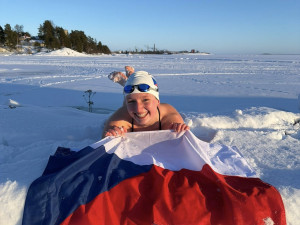 FOTO: Sama vyrazila do Skandinávie plavat v ledové vodě. Andrea Klementová má řadu medailí