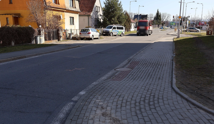 Srazil vozíčkáře a ujel. Policie hledá svědky nehody ve Frýdku-Místku