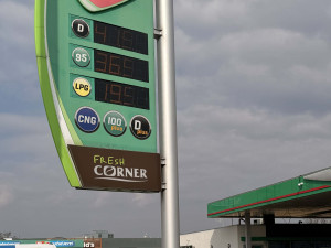 Benzín i nafta rychle zdražují. Pumpaři argumentují panikou a výkyvy nákupních cen