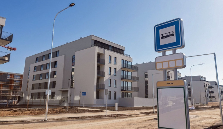 Na Borských polích vznikají stovky bytů. Přibyly nové ulice i zastávky MHD