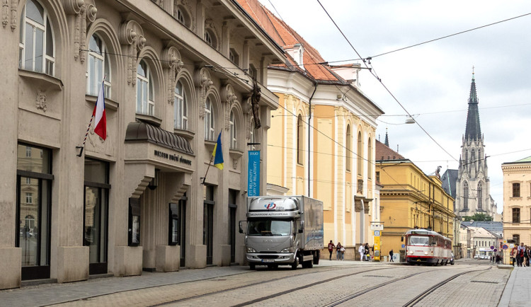 Muzeum umění v Olomouci odstranilo vlajku Ukrajiny. Změnu doporučil ministr kultury