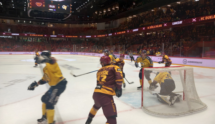 VIDEO: Dukla jede, góly dává. Zpívající hasič složil písničku pro jihlavský klub