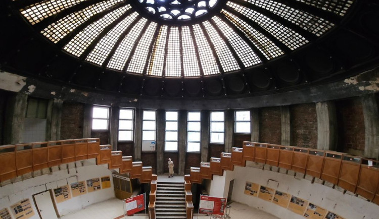 Dominanta Opavy prochází rekonstrukcí. Obnova kopule Bredy potrvá rok