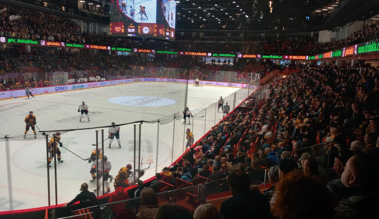 ON-LINE: Dukla začala semifinálovou sérii smolným gólem, Horácká aréna je ve varu