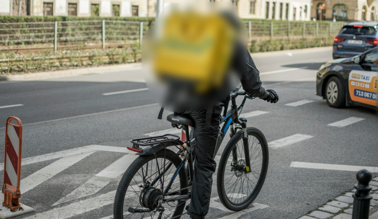 S nepoctivými kurýry se roztrhl pytel. Hned několik se jich dopustilo zpronevěry