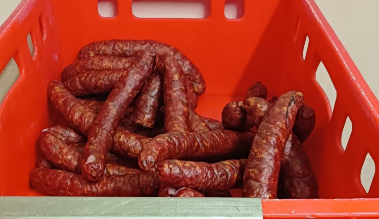 V řeznictví na Chodově prodávali klobásy s bakteriemi listerie
