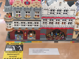 VIDEO: Děti dnes jdou do školy s radostí. Festival kostek láká malé i velké