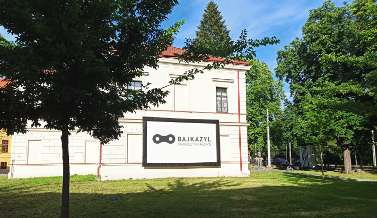 Neziskovky nejsou černé díry na peníze, upozorňují hradecké organizace