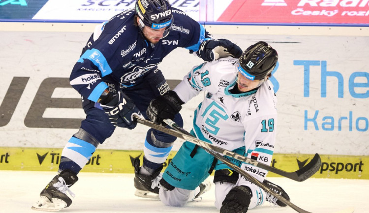 Hokejisté Liberce vyhráli v Karlových Varech a snížili ve čtvrtfinále na 1:2